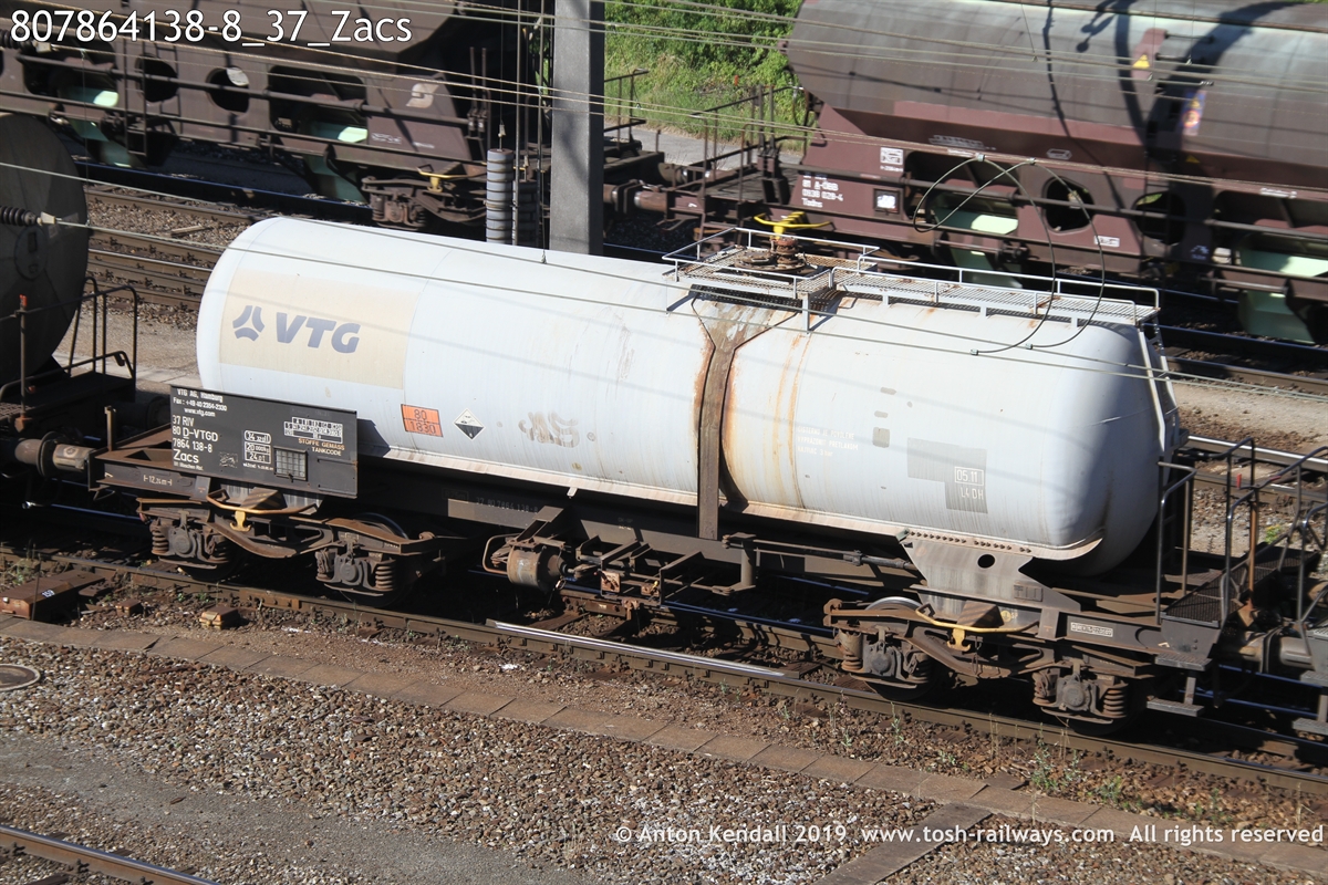 807864138-8_37_Zacs.JPG